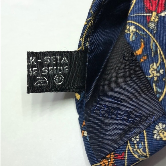 Salvatore Ferragamo Silk Renaissance Print Tie - Picture 5 of 5